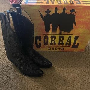 Women’s corral black boots. Size 7.5. Smoke free home